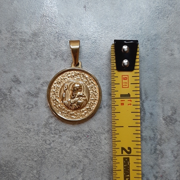 Gold Filled Coin Pendant - Picture 1 of 3